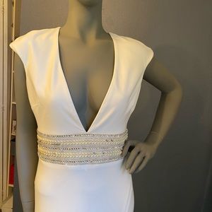 Xscape Cocktail/ Wedding dress / prom dress. It’s an elegant and beautiful dress
